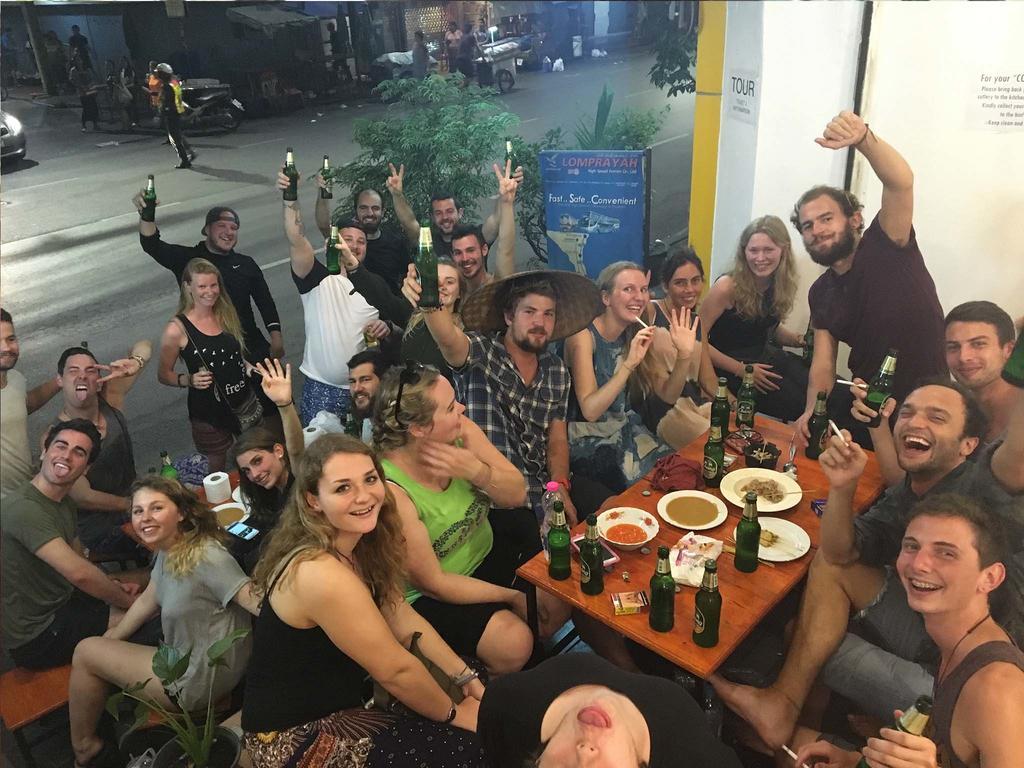 Warm White Hostel Bangkok Ngoại thất bức ảnh