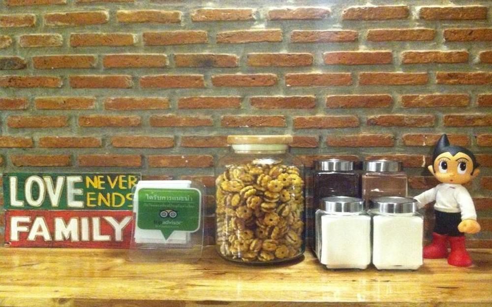 Warm White Hostel Bangkok Ngoại thất bức ảnh