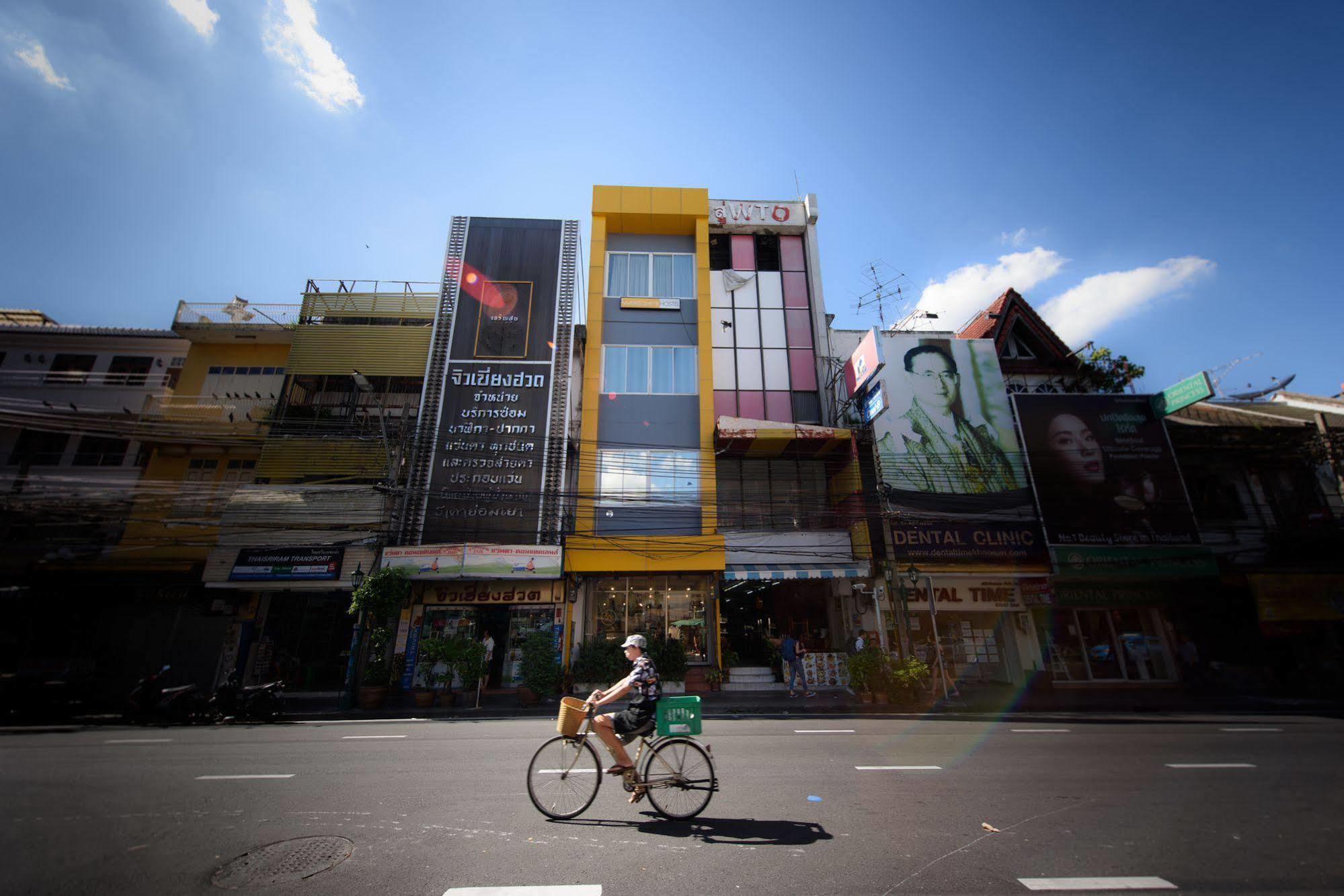 Warm White Hostel Bangkok Ngoại thất bức ảnh