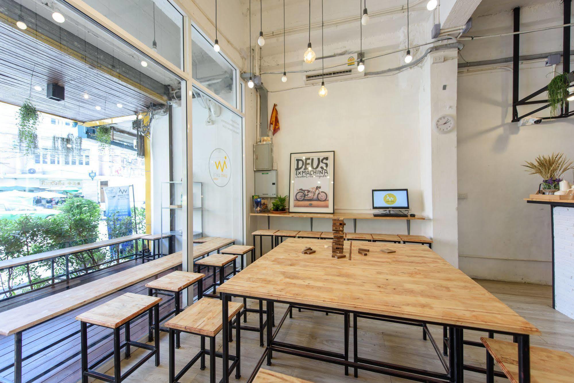 Warm White Hostel Bangkok Ngoại thất bức ảnh