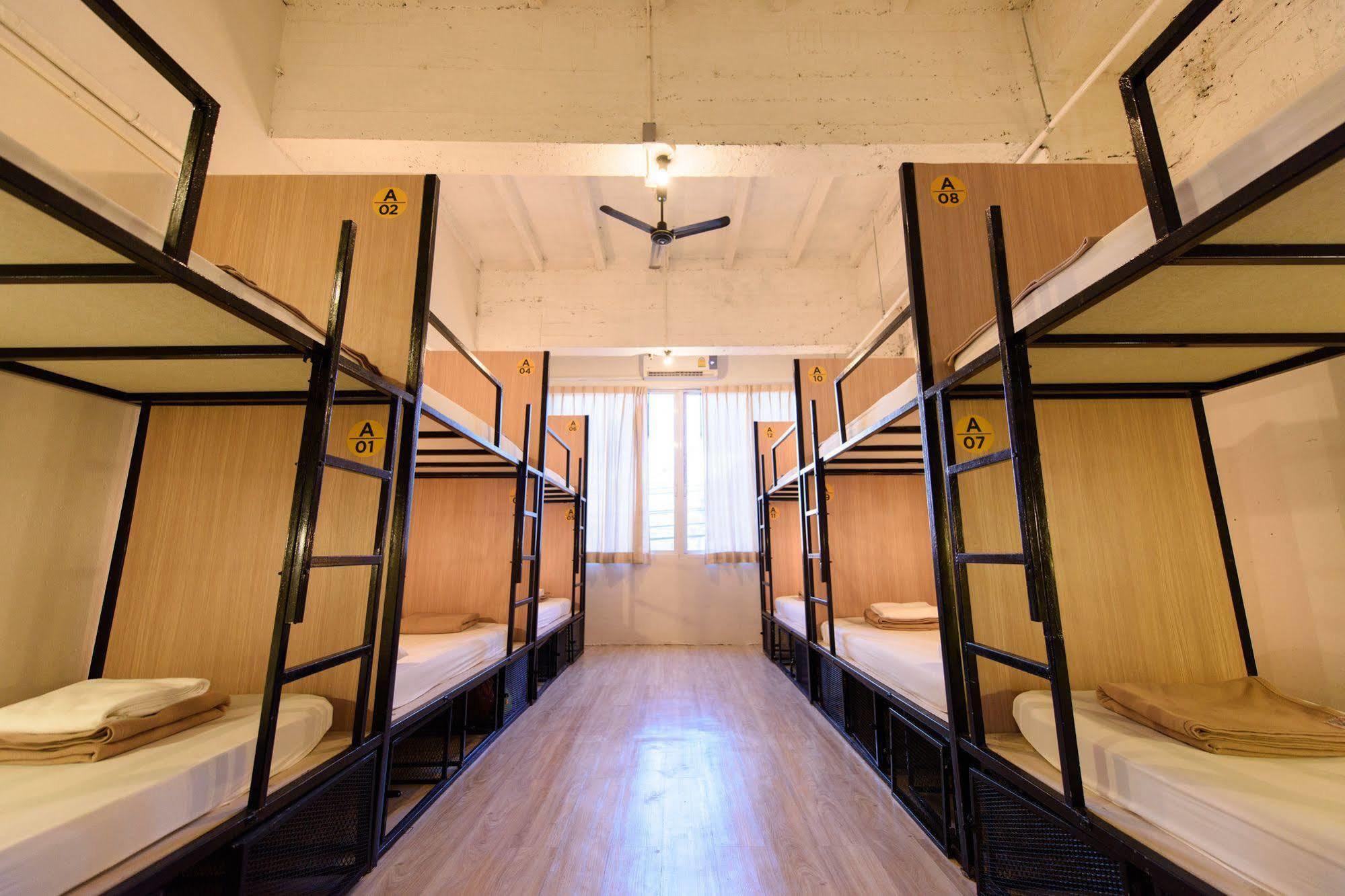 Warm White Hostel Bangkok Ngoại thất bức ảnh