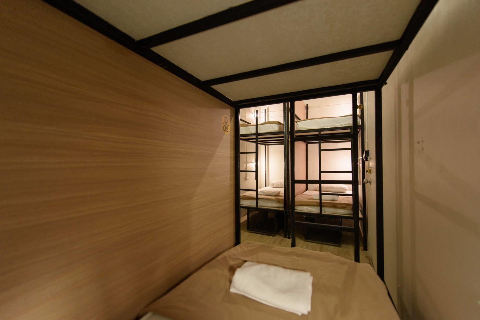 Warm White Hostel Bangkok Ngoại thất bức ảnh