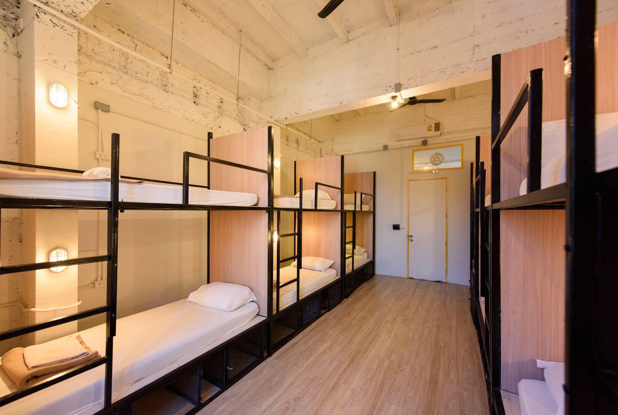 Warm White Hostel Bangkok Ngoại thất bức ảnh