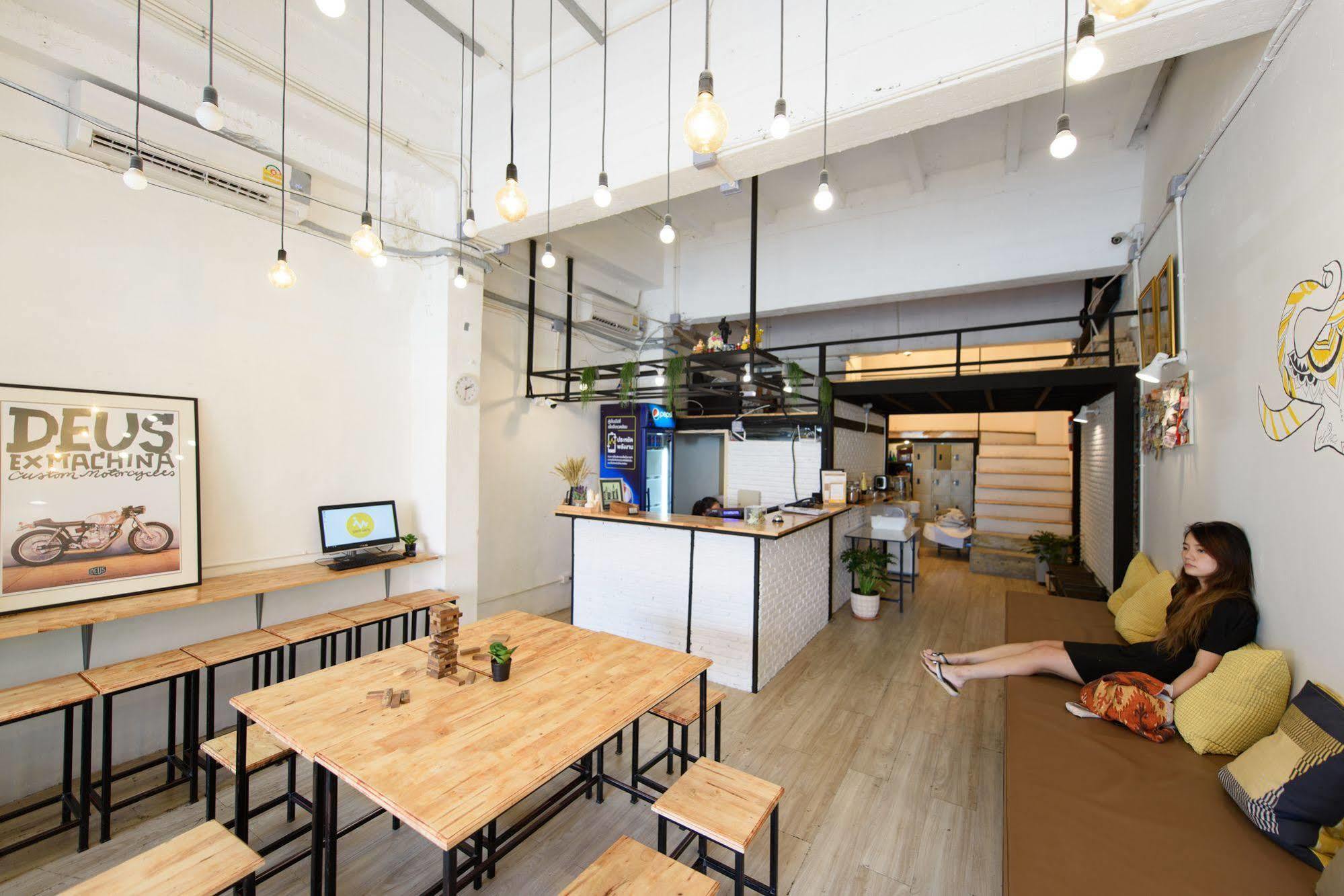 Warm White Hostel Bangkok Ngoại thất bức ảnh