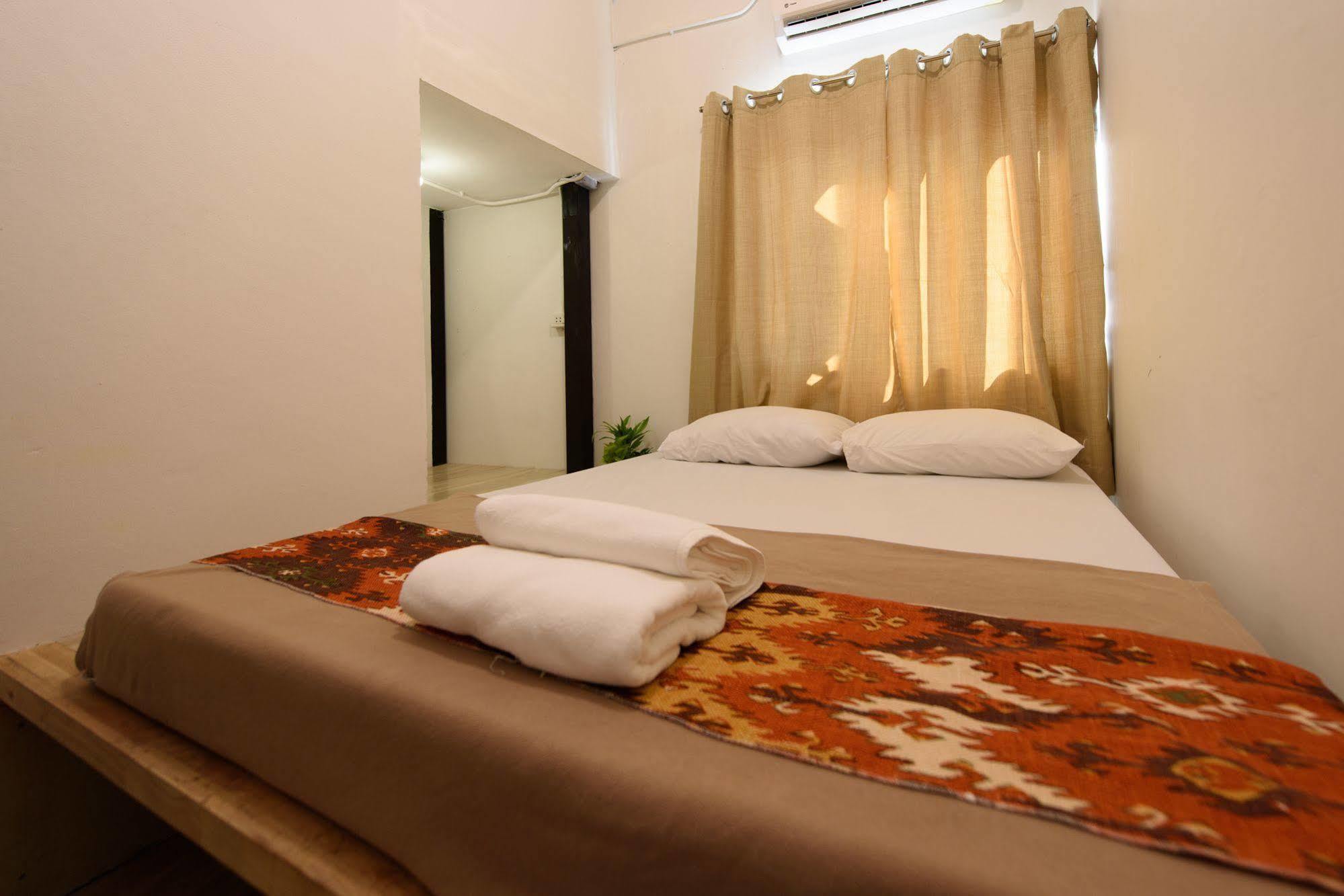 Warm White Hostel Bangkok Ngoại thất bức ảnh