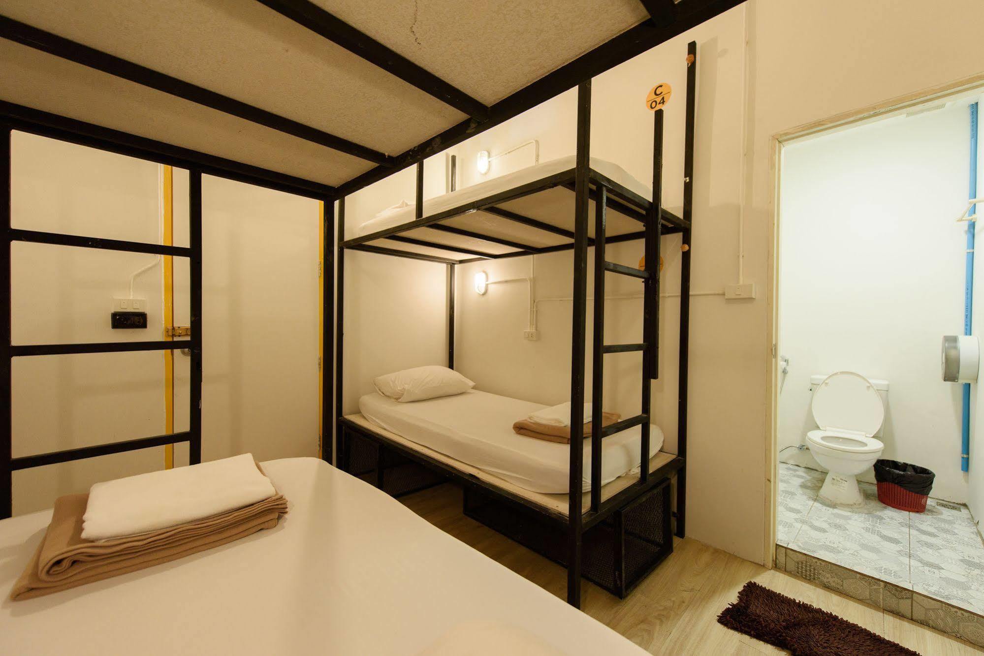 Warm White Hostel Bangkok Ngoại thất bức ảnh