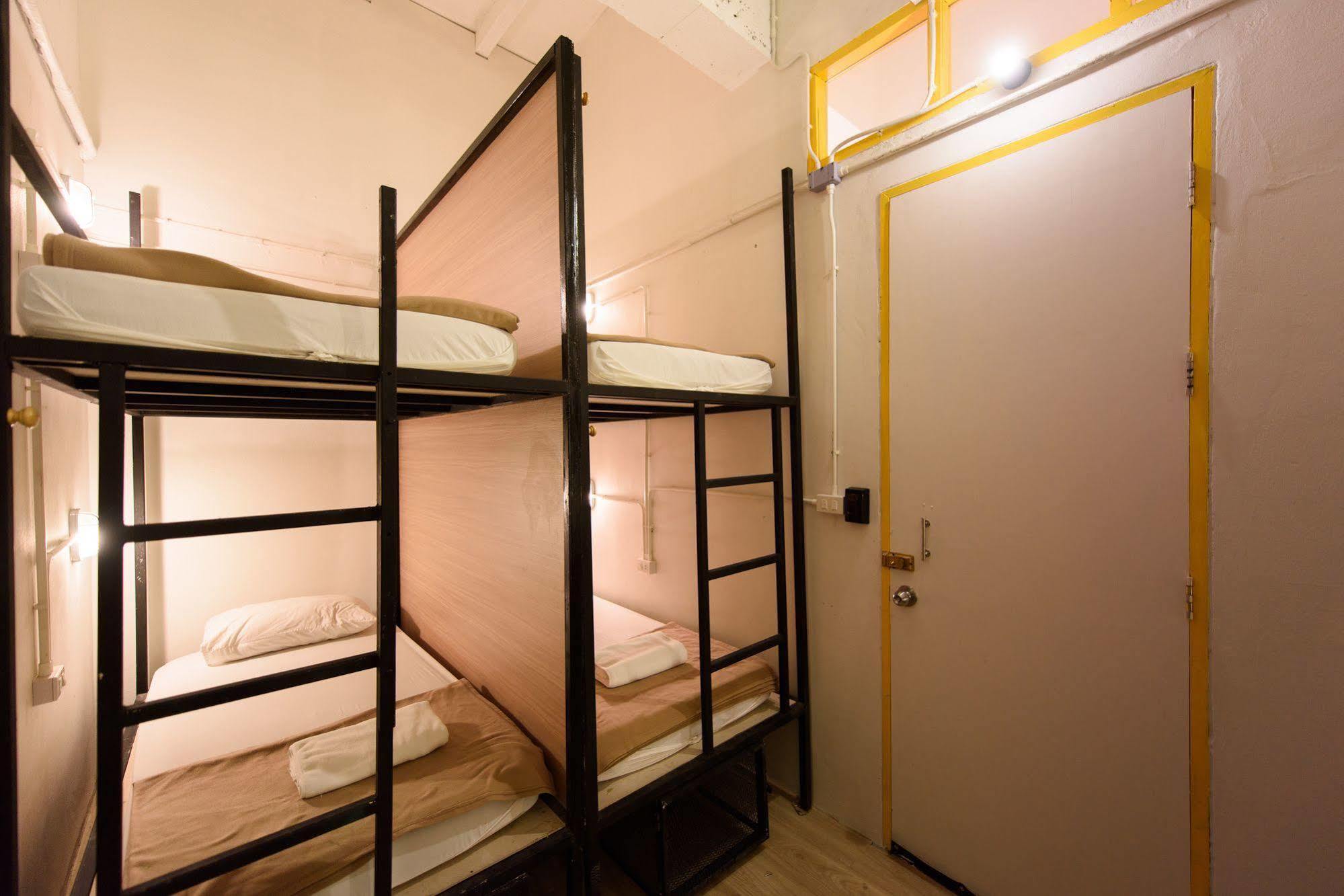 Warm White Hostel Bangkok Ngoại thất bức ảnh