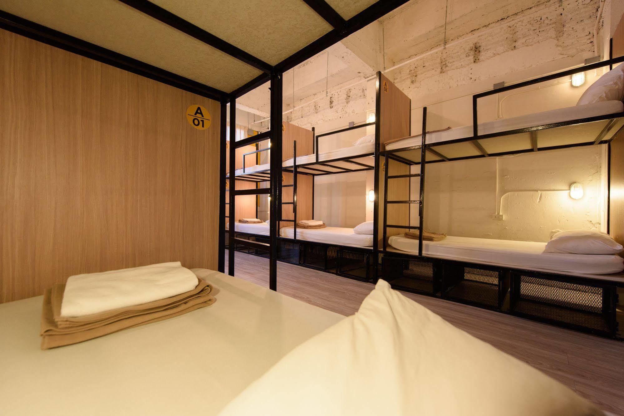 Warm White Hostel Bangkok Ngoại thất bức ảnh