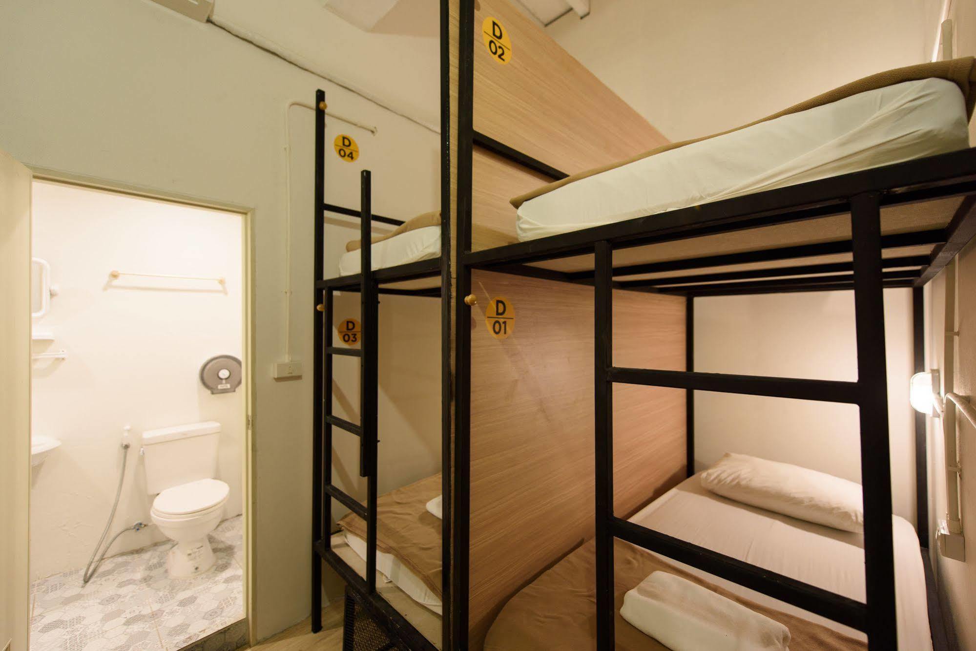 Warm White Hostel Bangkok Ngoại thất bức ảnh