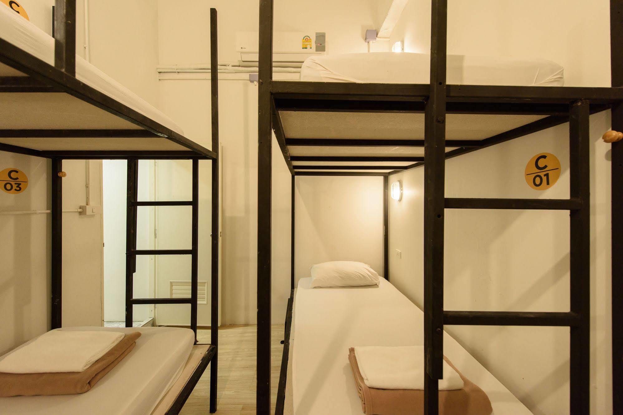 Warm White Hostel Bangkok Ngoại thất bức ảnh