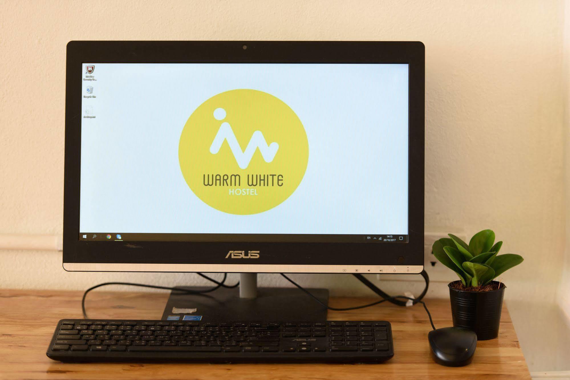 Warm White Hostel Bangkok Ngoại thất bức ảnh