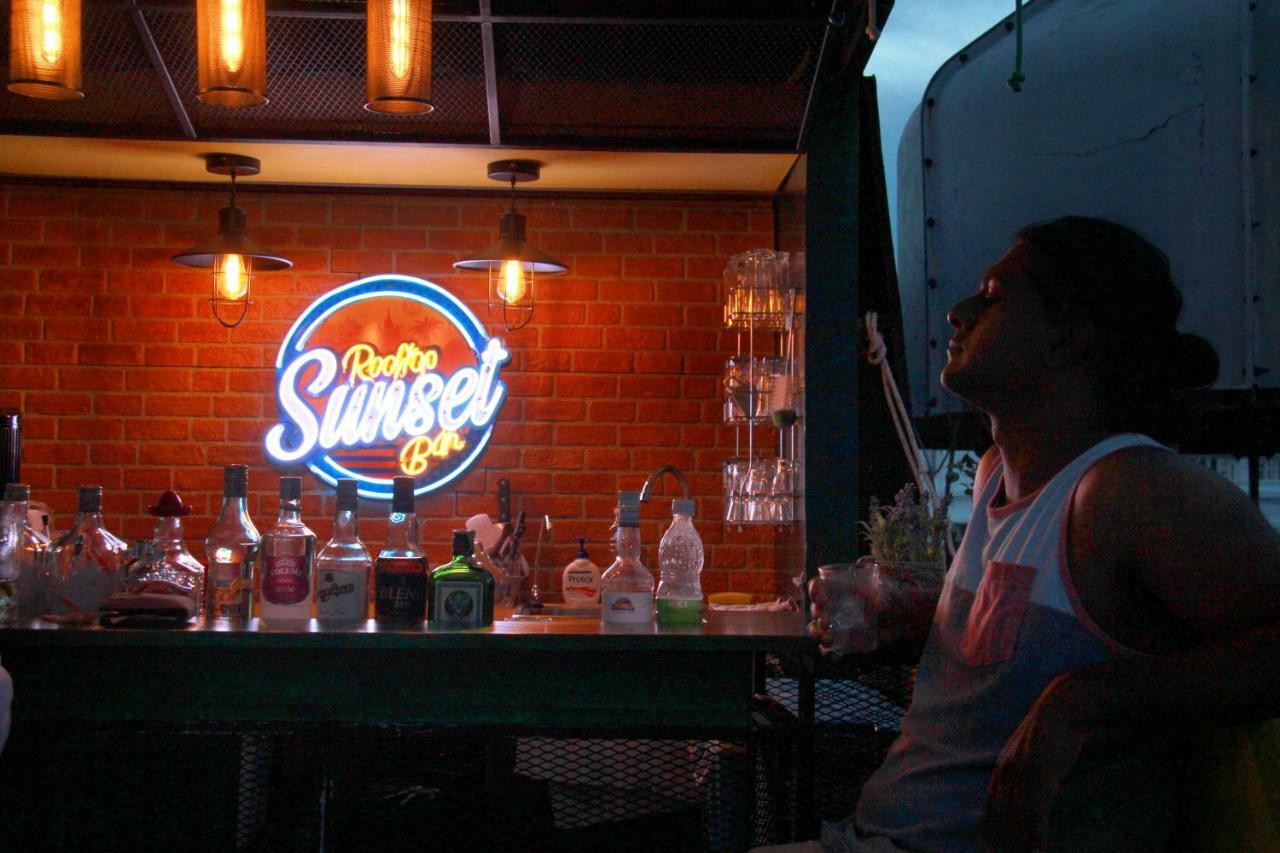 Warm White Hostel Bangkok Ngoại thất bức ảnh