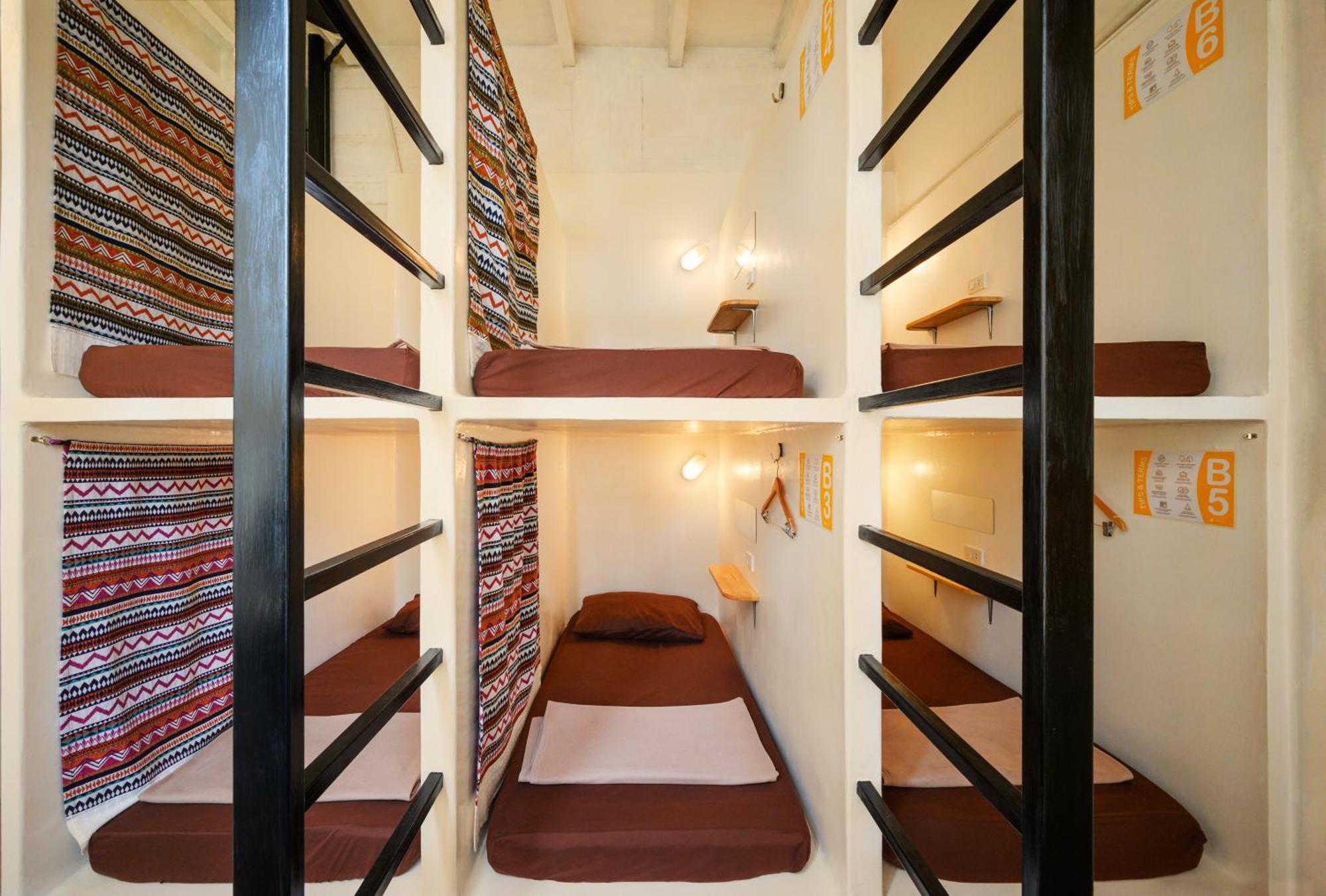 Warm White Hostel Bangkok Ngoại thất bức ảnh